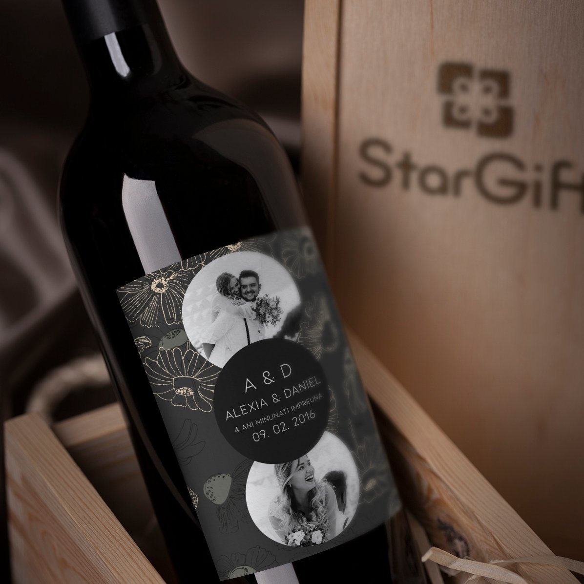 Vin personalizat cu text și 2 poze - Aniversare