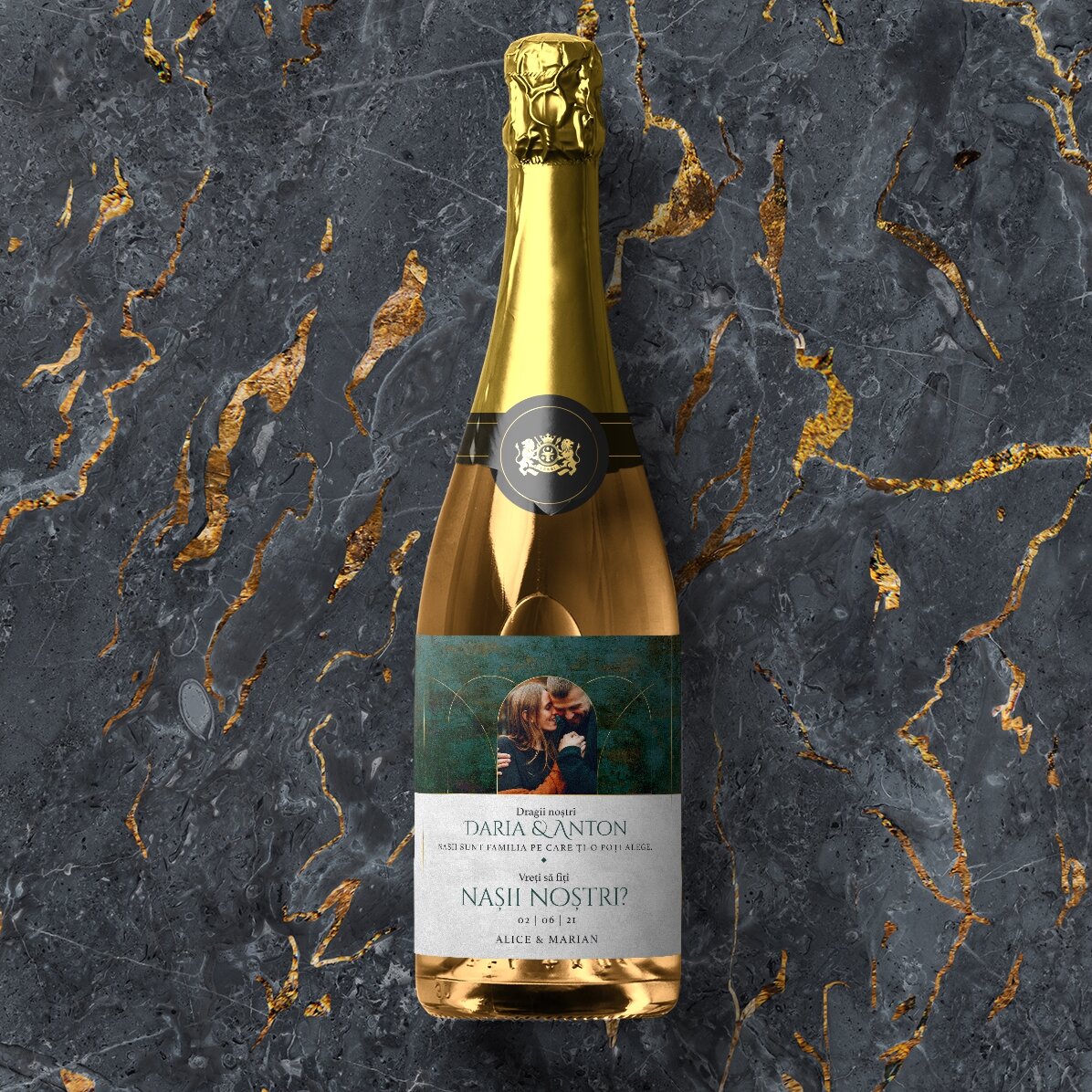 Vin spumant personalizat cu text și poză - Vreți să fiți nașii noștri?